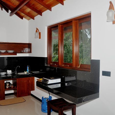 Villa Dineha Hikkaduwa Bagian luar foto