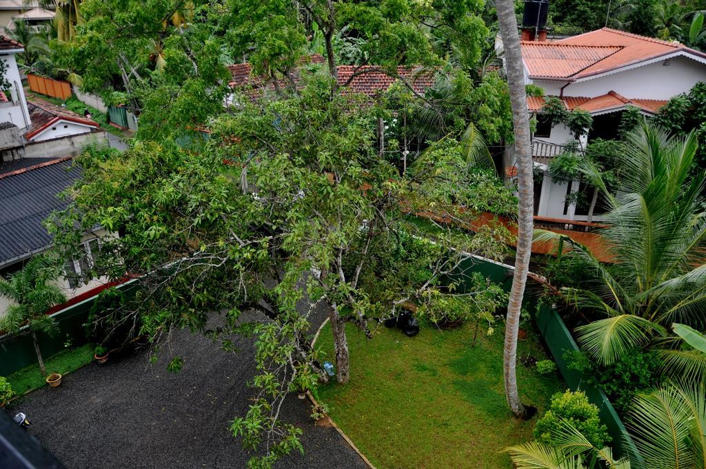 Villa Dineha Hikkaduwa Bagian luar foto
