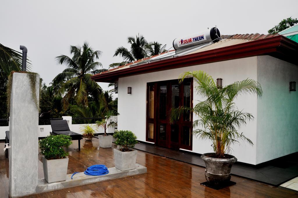 Villa Dineha Hikkaduwa Bagian luar foto