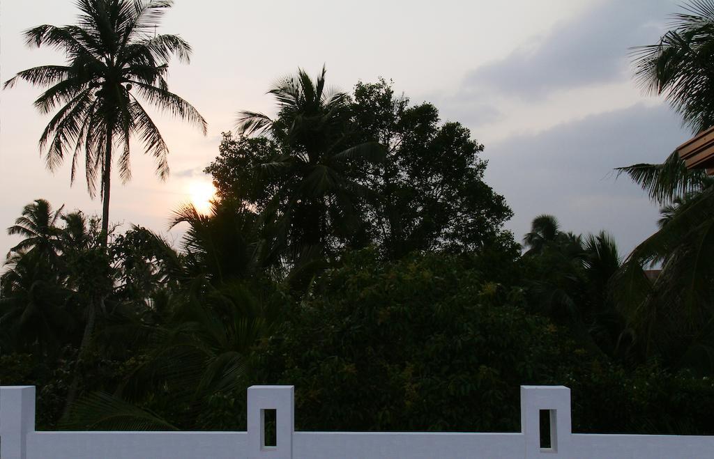 Villa Dineha Hikkaduwa Bagian luar foto