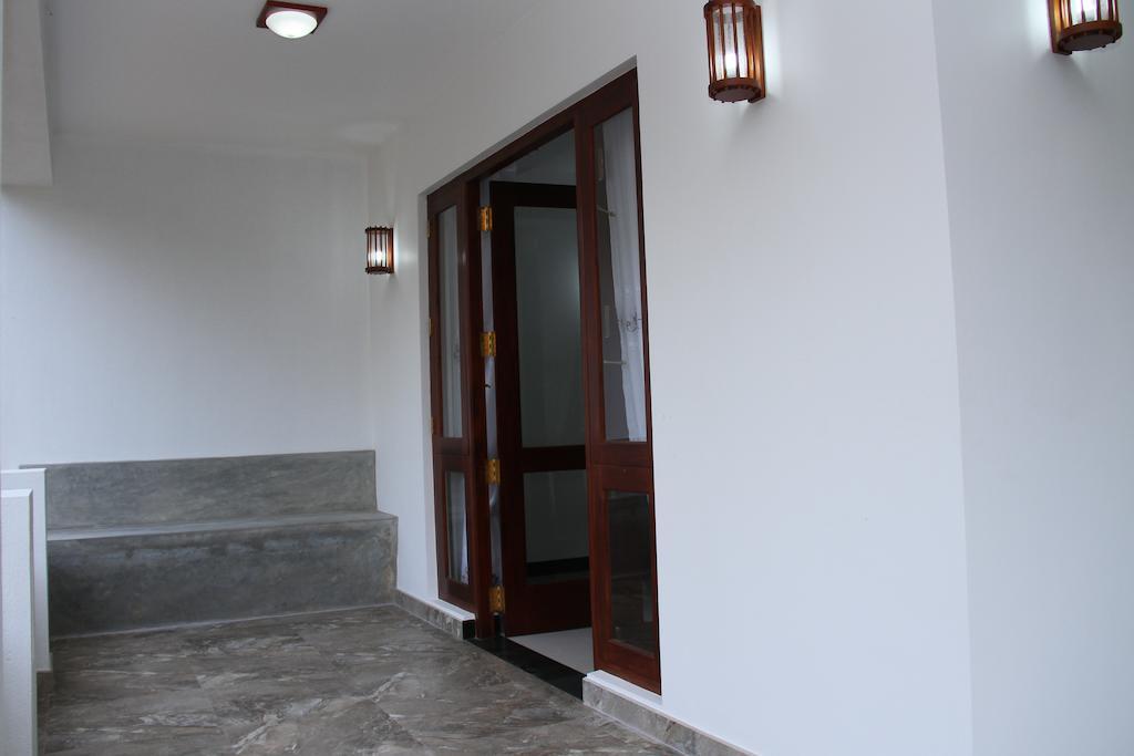 Villa Dineha Hikkaduwa Bagian luar foto