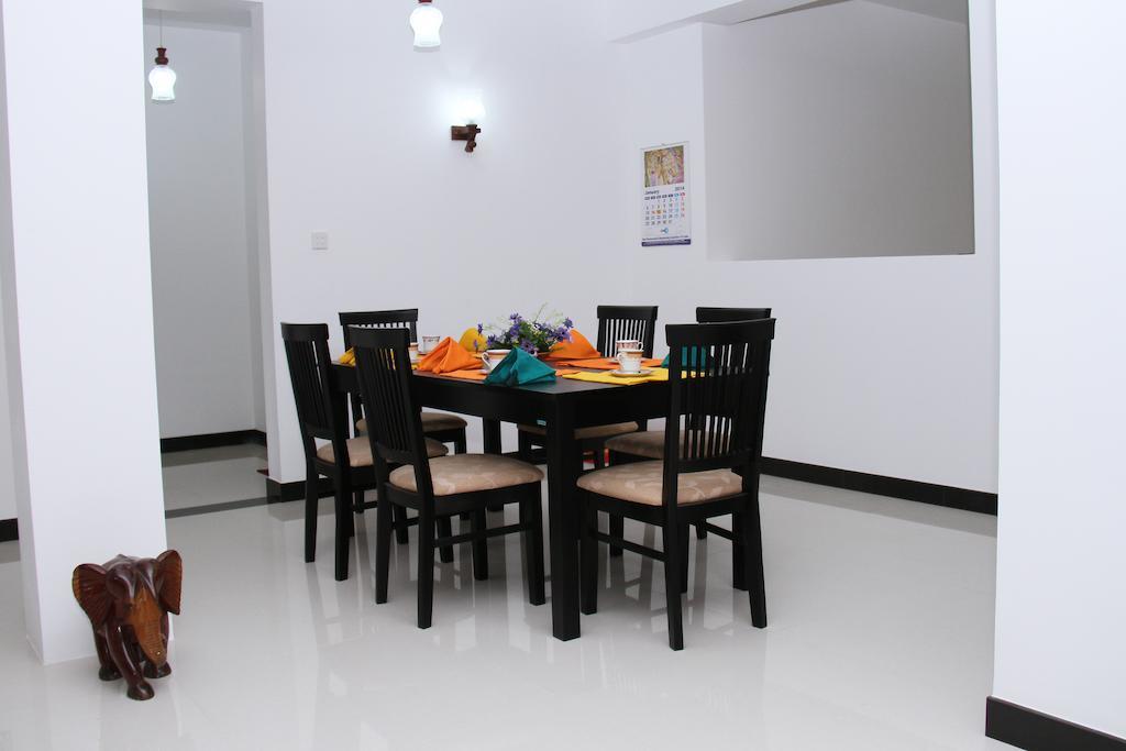 Villa Dineha Hikkaduwa Bagian luar foto