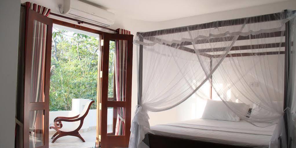 Villa Dineha Hikkaduwa Bagian luar foto