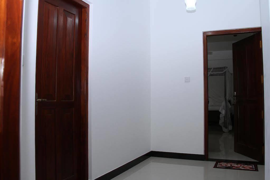 Villa Dineha Hikkaduwa Bagian luar foto