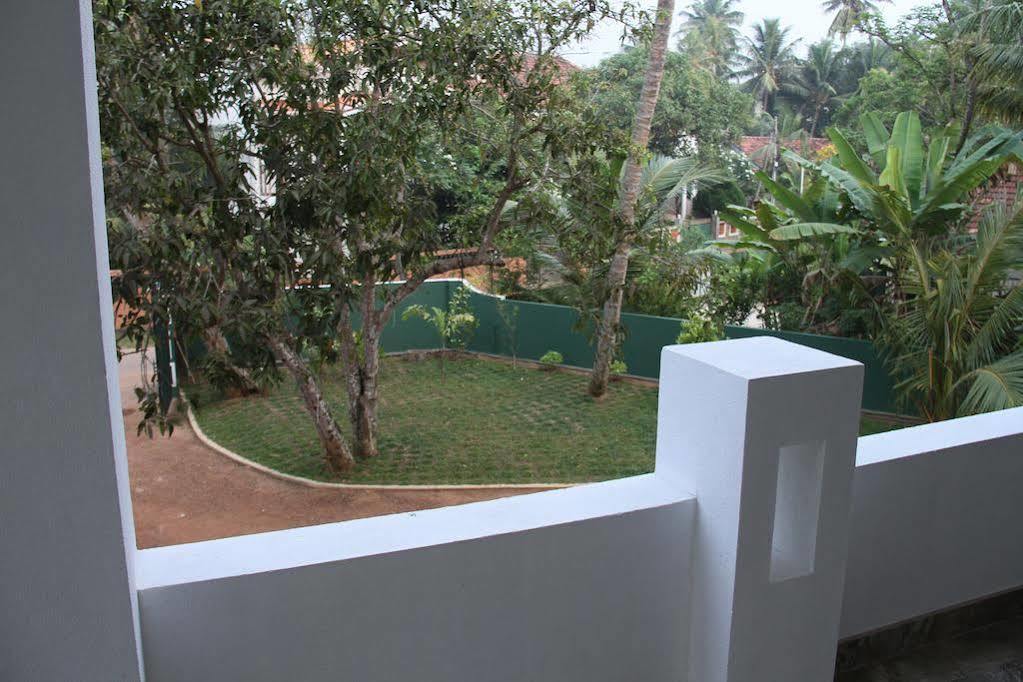 Villa Dineha Hikkaduwa Bagian luar foto