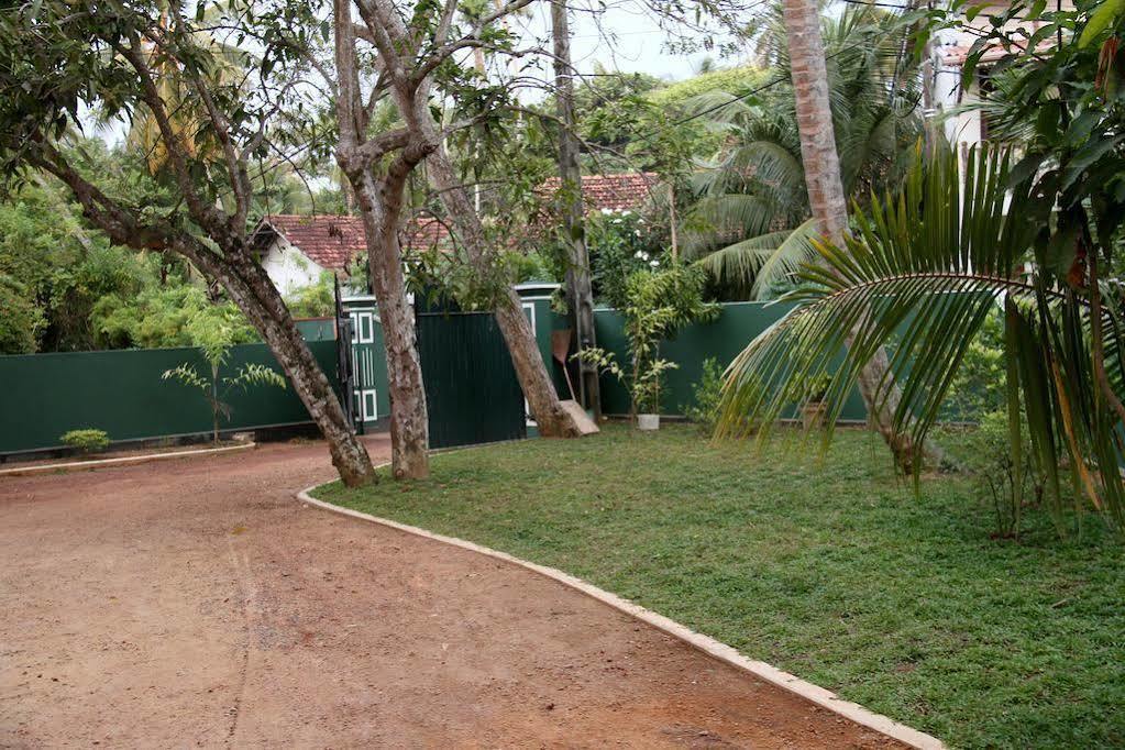 Villa Dineha Hikkaduwa Bagian luar foto